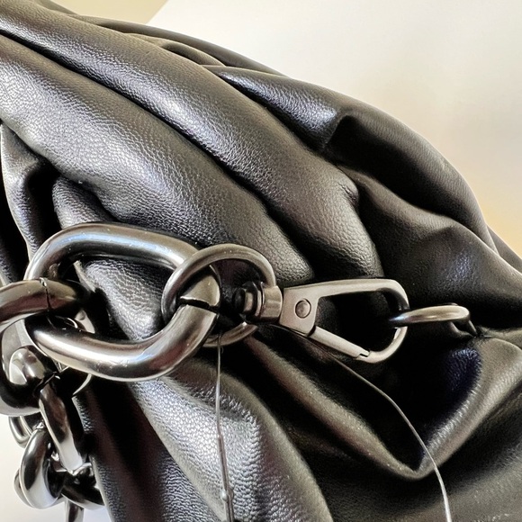 Badgley Mischka vegan leather wrapped frame cloth with thick chain-link stra - Picture 12 of 12